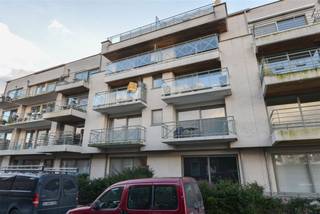 TOPAPPARTEMENT !!! Op een zeer goede ligging te Wevelgem. Een ruim appartement met twee slaapkamers en met twee zonnige terrassen. Inkom, zeer...