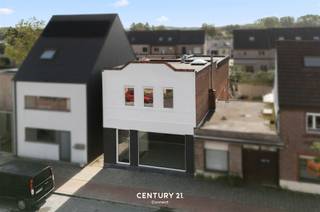 <p><strong>Residential and Commercial Property in Wilsele</strong></p><p>We are offering a unique property on Aarschotsesteenweg in Wilsele. It is a residential home with commercial space, accessible via separate entrances if desired. The property itself underwent a thorough renovation with energy efficiency in mind: insulation, solar panels, a heat pump… It qualifies for a Label A rating. Special attention was also paid to the sense of space, the finishes, and the choice of materials. The home features 4 bedrooms, 2 bathrooms, and a very spacious living area adjacent to a beautiful garden. In addition, the property includes a ground-floor commercial space with a very large window area, ensuring excellent visibility. There’s certainly no shortage of foot traffic! </p><p>Would you like to discuss the possibilities of this property, or would you simply like to stop by for a viewing? We’d be happy to help! Contact our real estate agent Jacky: jacky@connect-immo.be - 0495 53 46 49 </p>