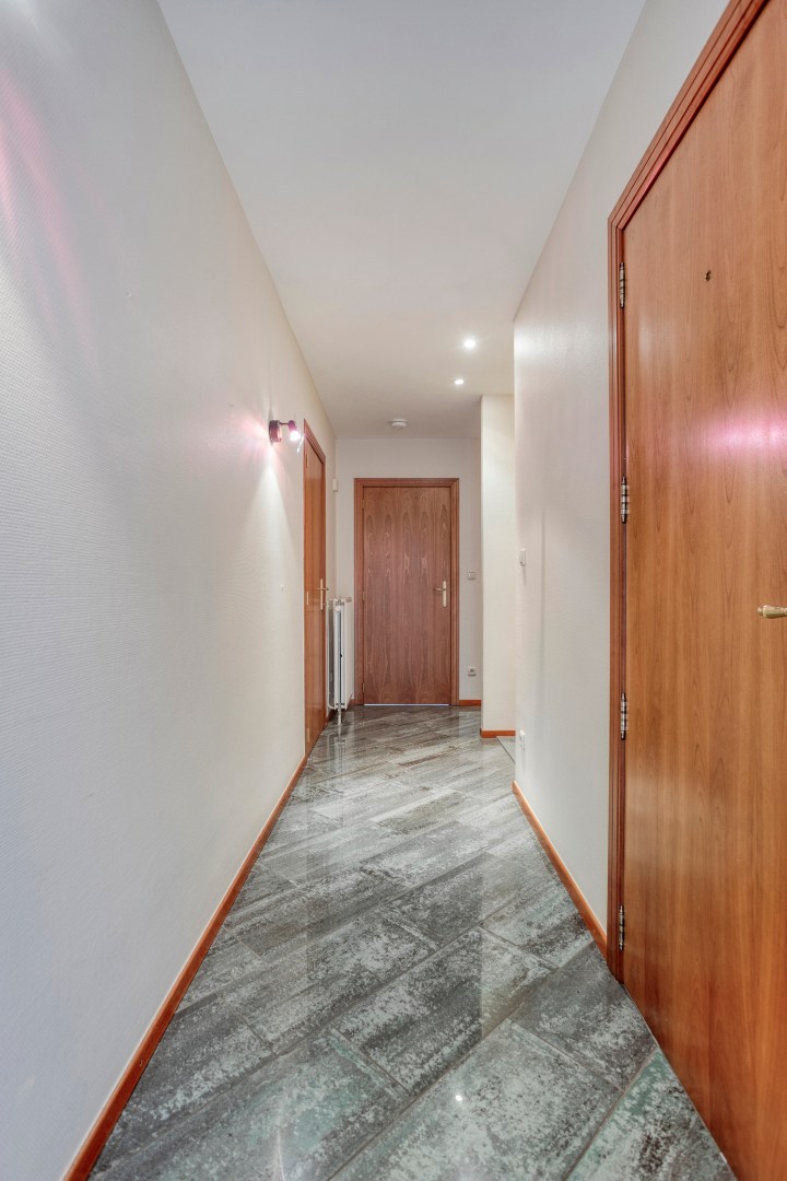 APPARTEMENT VAN 175m² MET 2 SLAAPKAMERS, 2 TERRASSEN en GESLOTEN GARAGE IN LANAKEN CENTRUM ! - foto 3