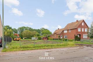 Voor meer info en foto’s, surf naar www.swevers.be – Deze bouwgrond in Lummen, gelegen in de Vinnehoekstraat, biedt een uitstekende kans om een...