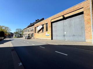 Op een zeer centrale ligging bieden we deze projectzone aan met een oppervlakte van zo’n 7.500m².<br /><br />De site leent zich ideaal voor de ontwikkeling van een residentieel woonproject.<br /><br />Het pand kan snel worden vrijgemaakt na aktedatum.<br /><br />Kadastrale info:<br /><br />- Sint-Hubrechtsstraat 69 - perceelnummer B1028 P/2 - aard: constr.werkpl. - oppte: 74a47 ca - KI: € 25.071<br />- Spanjestraat 55 - perceelnummer B1028 R/2 - aard: huis - oppte: 1a18 ca - KI: € 966<br />- Spanjestraat 57 - perceelnummer B1026 F/2 - aard: huis - oppte: 70 ca - KI: € 282<br /><br />Totaal: 76a 35ca - KI: € 26.319<br /><br />Deze eigendom wordt verkocht onder het systeem van Covast en dit aan de hand van een biedingssysteen. Een bod kan geplaatst worden onder een eenzijdige aankoopbelofte tot het einde van de biedingstermijn. <br /><br />Meer inlichtingen hieromtrent zijn te verkrijgen via Angélique 0484/74.25.68 of Angelique.casteleyn@albert.immo