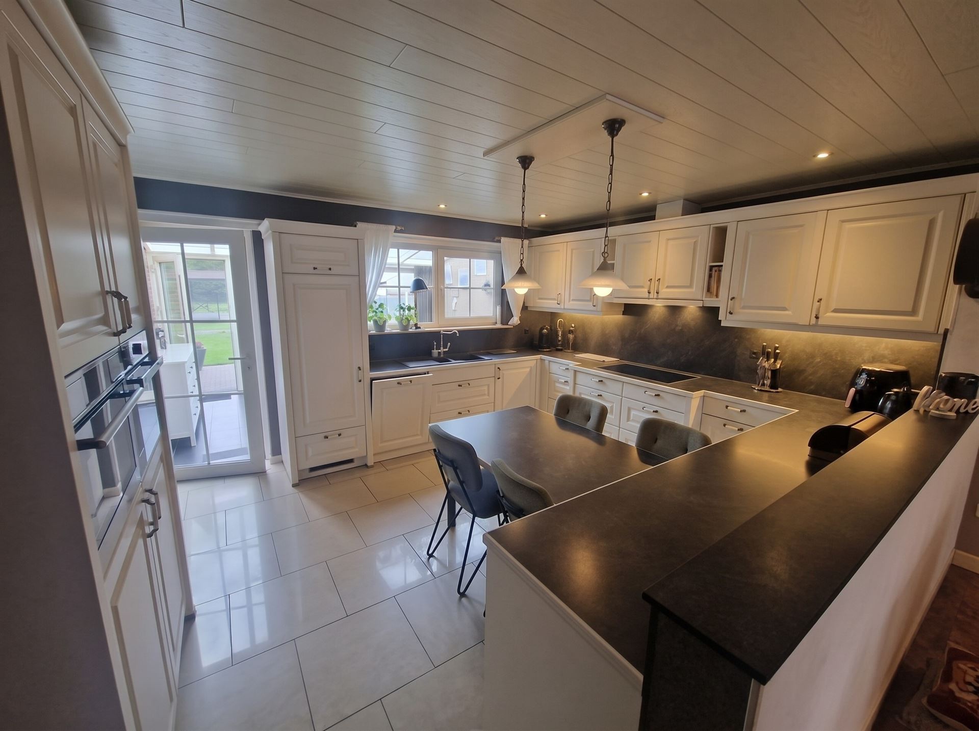 Instapklare, zeer verzorgde woning gelegen te Schriek, op de grens met Putte. - foto 5