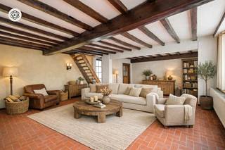 Charmante te renoveren fermette met POTENTIEEL, 2 garages, oprit en leuke tuin met authentieke bakoven! Deze karaktervolle woning (bouwjaar...