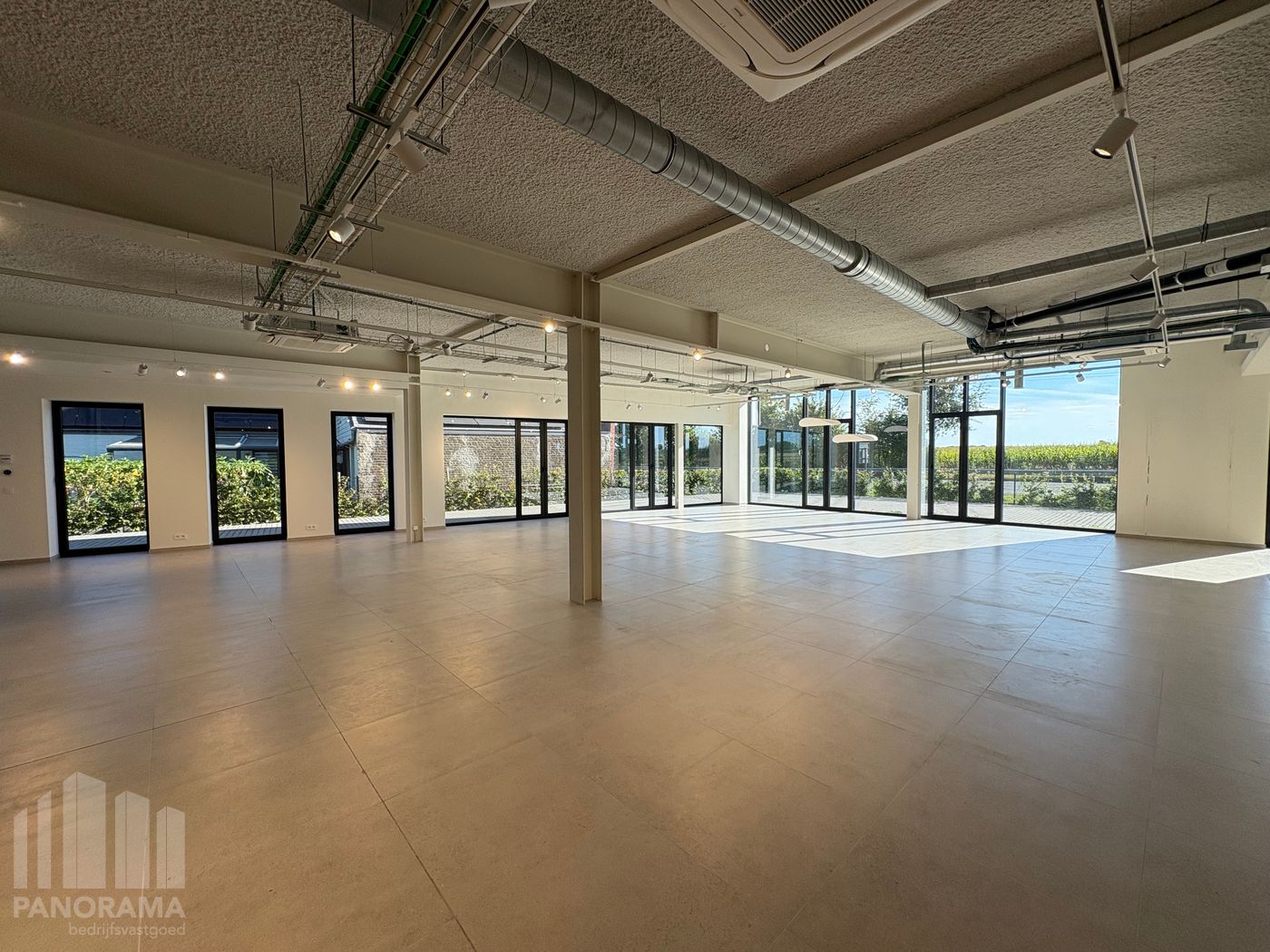 Nieuwbouw kantoor/showroom van 500 m² op unieke zichtlocatie - photo 5
