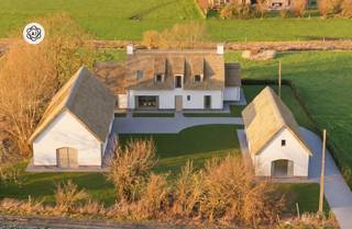 Authentieke hoeve met uitzonderlijk potentieel en panoramisch zicht op de Mandelvallei. Vergunning voor de heropbouw van woonhuis met 2...
