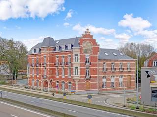 Ontdek dit aangenaam en instapklaar appartement van 105 m² met hoogwaardige afwerking, gelegen in de charmante en gerenoveerde residentie Château...