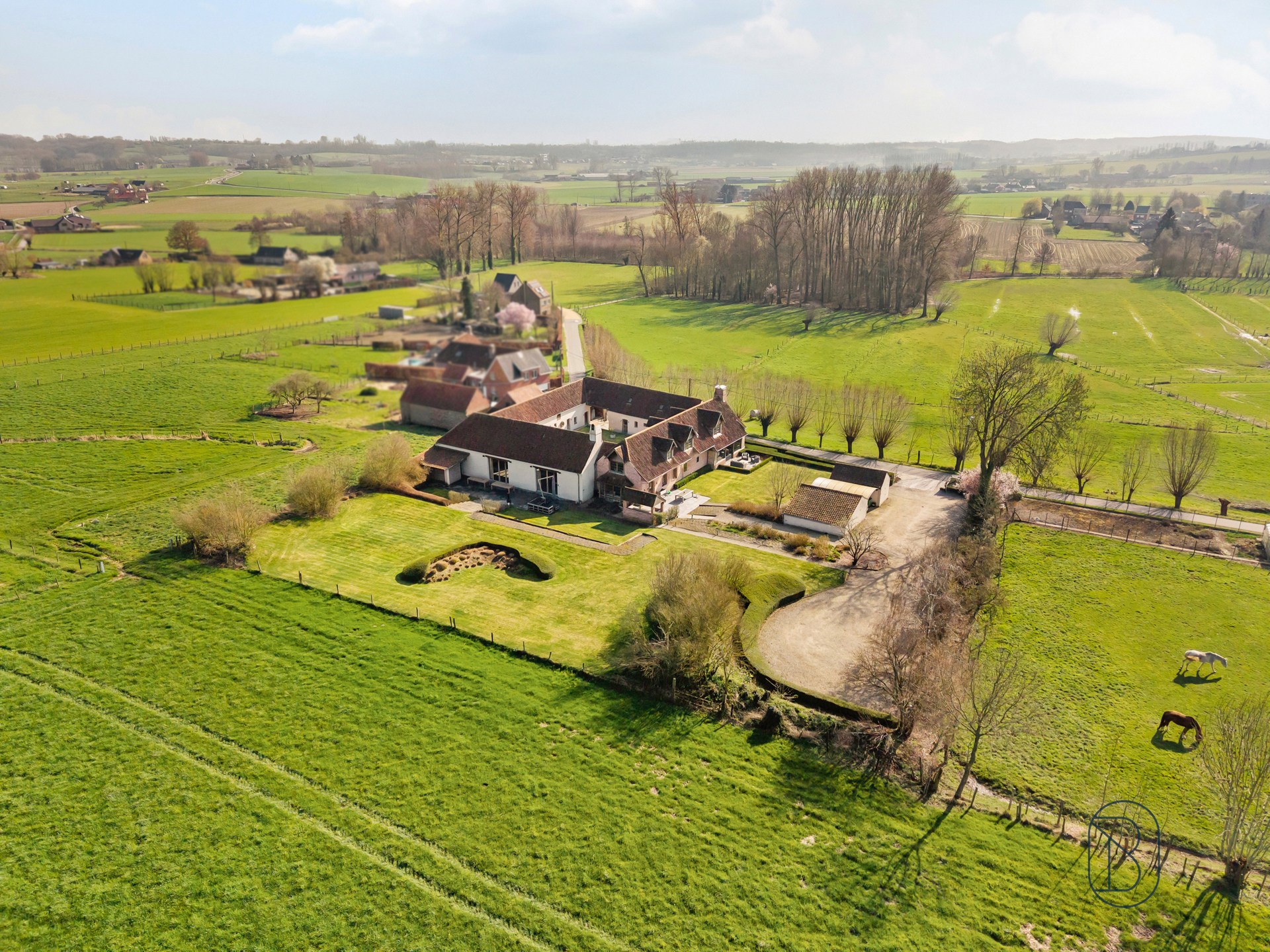 Uitzonderlijk charmante vierkantshoeve met prachtig zicht - foto 5