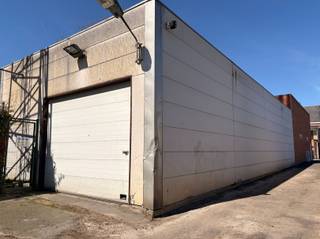 Ruime loods te DendermondeDeze veelzijdige loods biedt een totale oppervlakte van 170 m² en is uitermate geschikt voor stockage, werkruimte of andere...