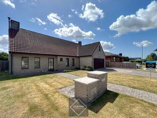 Op zoek naar rust, ruimte en kwaliteit?Deze ruime en energiezuinige villa in de landelijke Vagevuurwijk van (Zuienkerke) biedt het allemaal.Perfect...