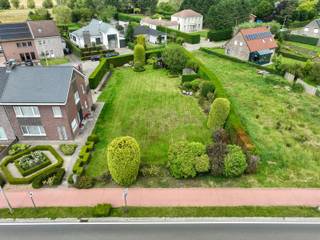 Deze bouwgrond voor halfopen bebouwing is centraal gelegen vlakbij het centrum van Duffel.De grond is voorzien van een goede bereikbaarheid en zeer...