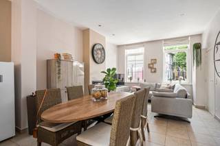Deze opbrengsteigendom is gelegen in het centrum van Rumbeke (Roeselare). Momenteel is de woning opgedeeld in 2 appartementen.Deze woning heeft de...