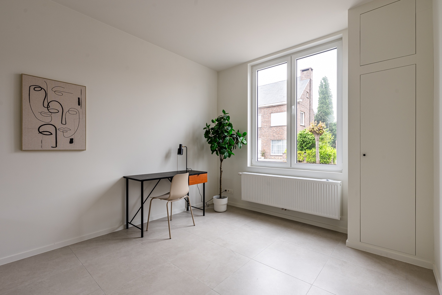 Stijlvol gerenoveerde woning met tuin en parkeerplaats - foto 3