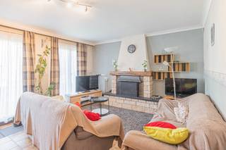 Welkom in de Emmanuel Rolliersstraat 8, een gezellige instapklare woning op een uitermate centrale locatie. Zo liggen winkels, horeca, scholen...