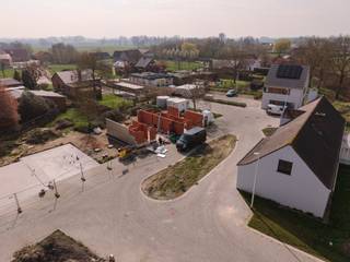 En périphérie de la ville de Torhout, un nouveau projet a été lancé en vue d'un habitat qualitatif et durable. L'ensemble du projet se compose de...