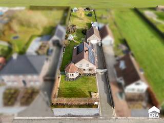 Landelijke villa met 3 slaapkamers op een ruim perceel van 17a89ca met een prachtig zicht naar de tuin vanaf het terras of binnen in de woning. Op...