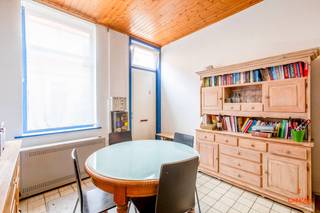 Deze beluikwoning ligt in een toffe stadswijk en op wandelafstand van het station Gent Dampoort. Winkels, scholen en het openbaar vervoer liggen om...