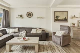 Cette propriété prête à louer a été entièrement rénovée et obtient un EPC B favorable. Située à Schoten, vous vivez ici dans un endroit...