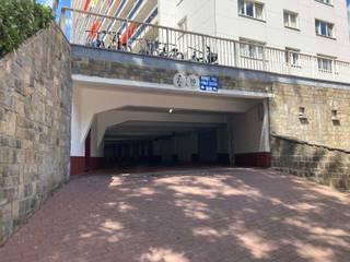 Quartier Roodebeek - Garage fermé avec porte manuelle dans les sous-sols d'un complexe immobilier donnant rue Théodore De Cuyper, d'une profondeur...