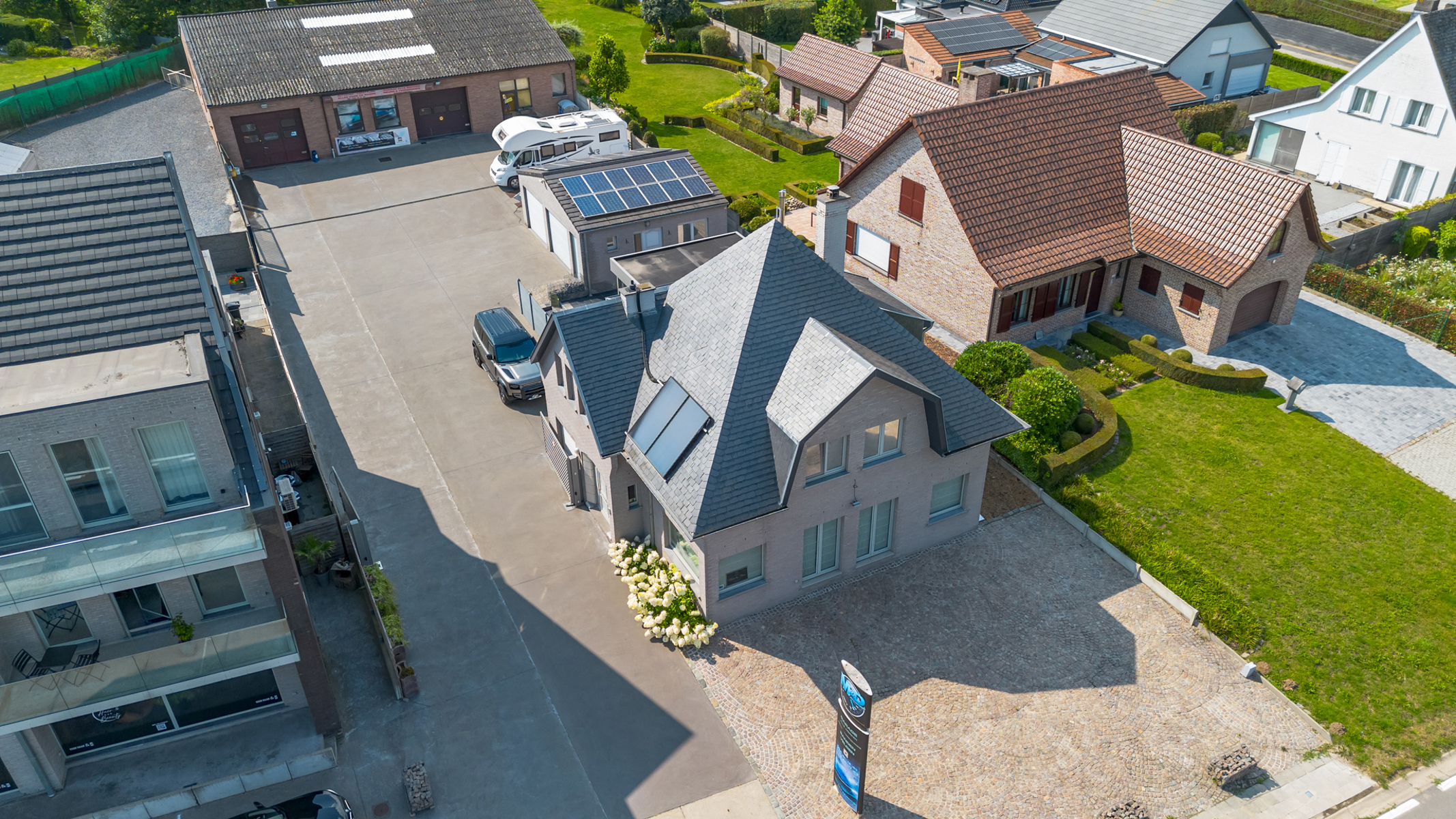 Handelsruimte/bedrijfsgebouw met prachtige villa - foto 4