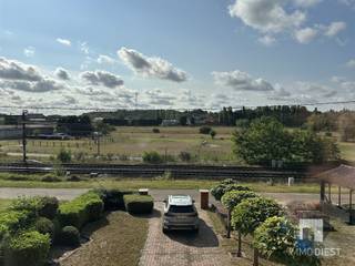 Te koop: Goed onderhouden woning op toplocatie vlakbij het station van Diest!Bent u op zoek naar een gezellige gezinswoning op een uiterst bereikbare...