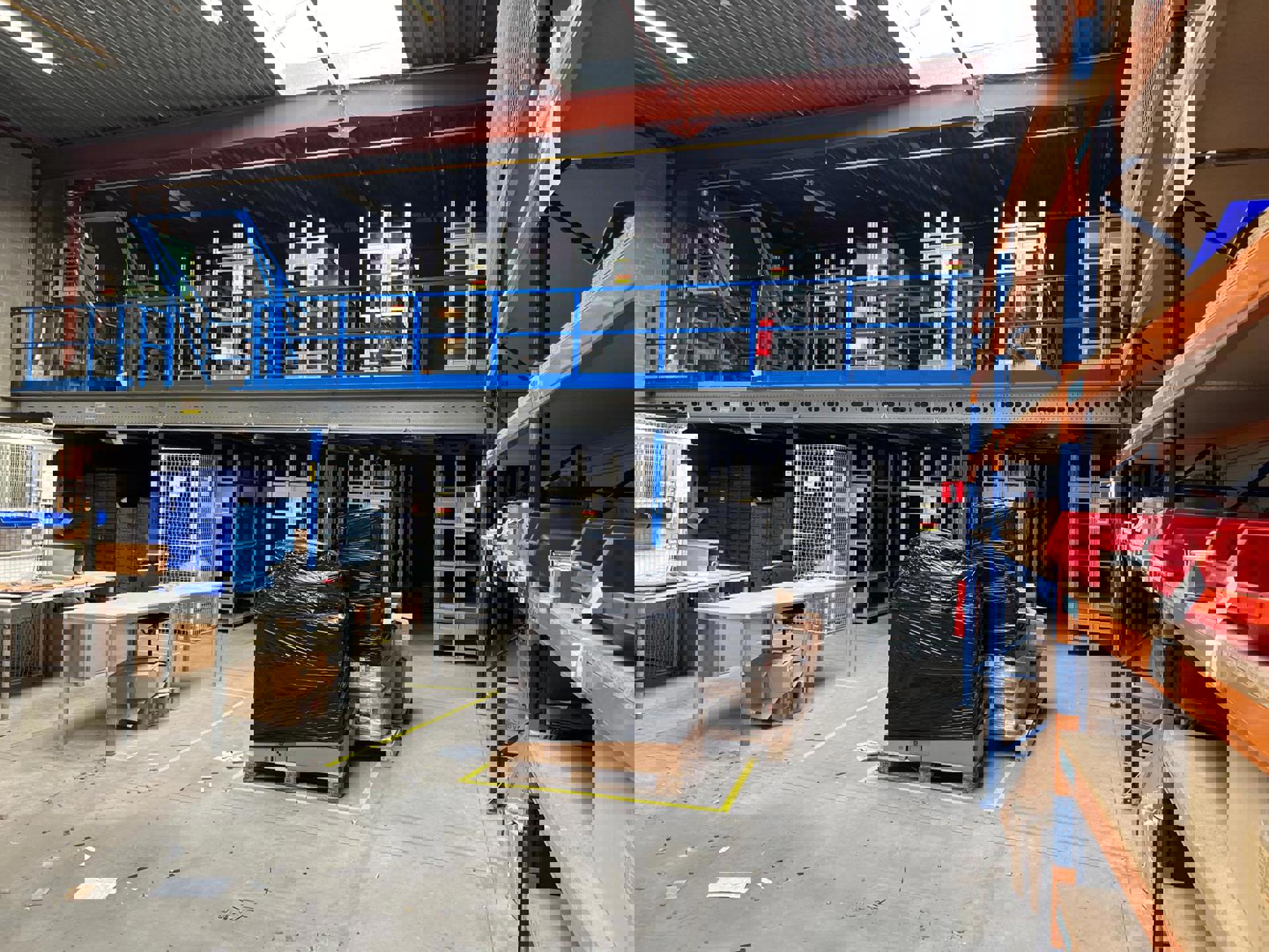 KMO Unit 429m² magazijn met kantoor 290m²  in Aartselaar. - foto 4