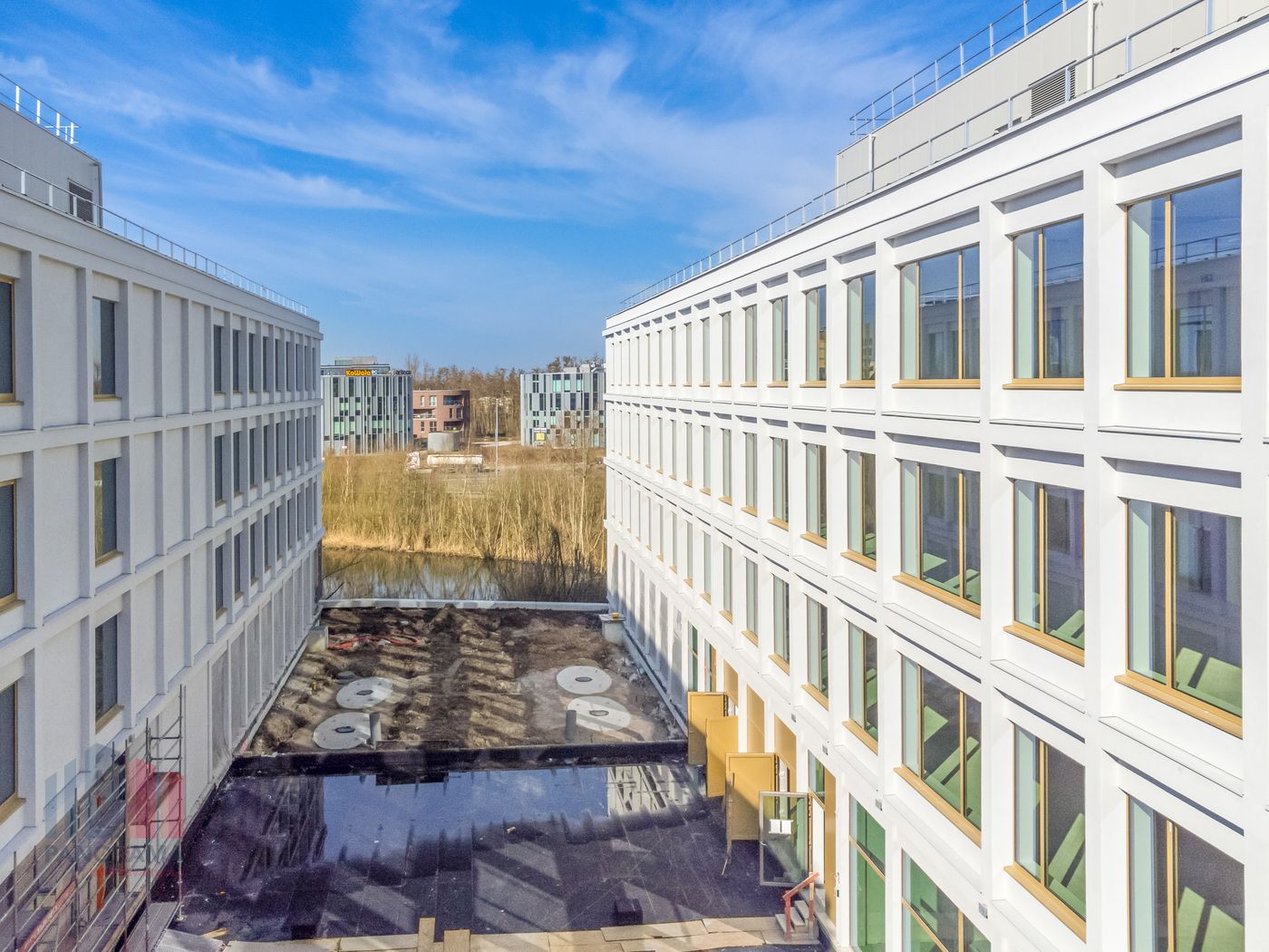 Unique office space in absolutely prime location with visibility of the R4 - photo 3