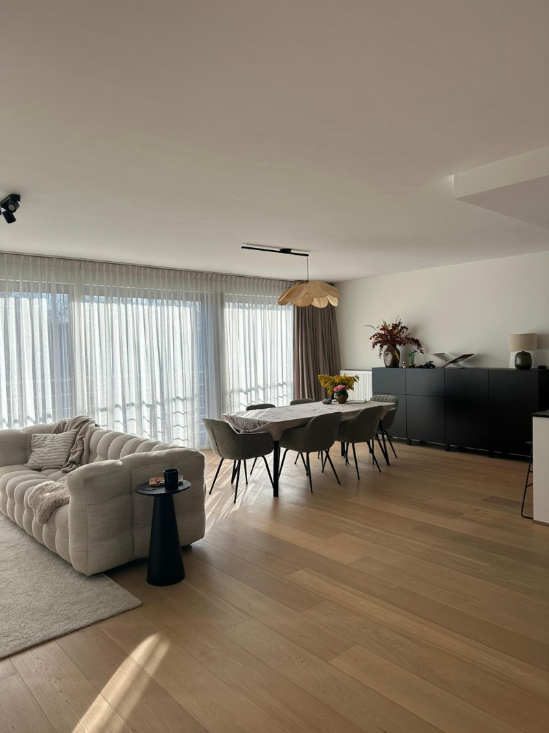 UITZONDERLIJK LICHTRIJK APPARTEMENT TE HUUR MET 3 SLPK!! - photo 2