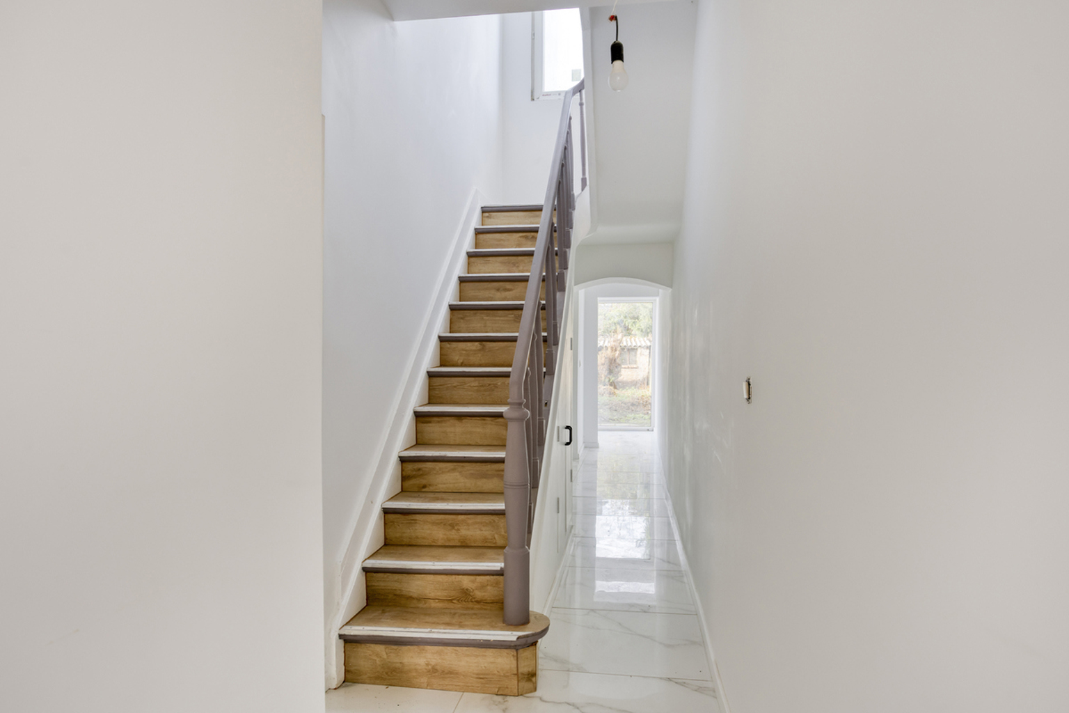 Volledig gerenoveerde gesloten bebouwing te Drogenbos - foto 2