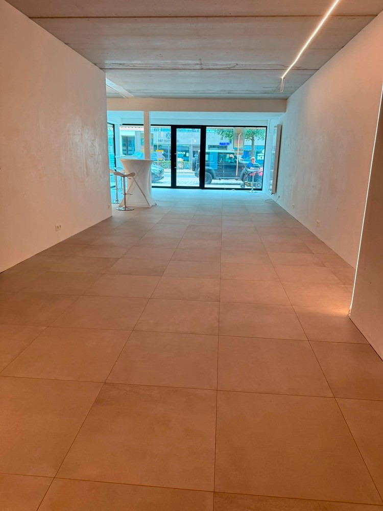 Instapklare nieuwbouw handelsruimte op A-locatie in Oostduinkerke - foto 4