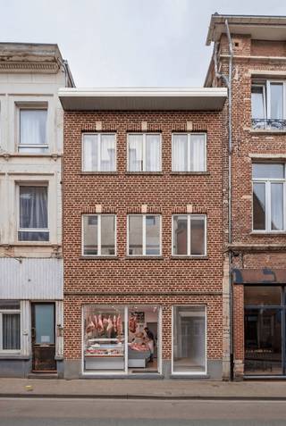 Wij stellen u graag deze stijlvolle studio voor in residentie BRUZZ³, gelegen in de Brusselsestraat 148 in het centrum van Leuven, op...