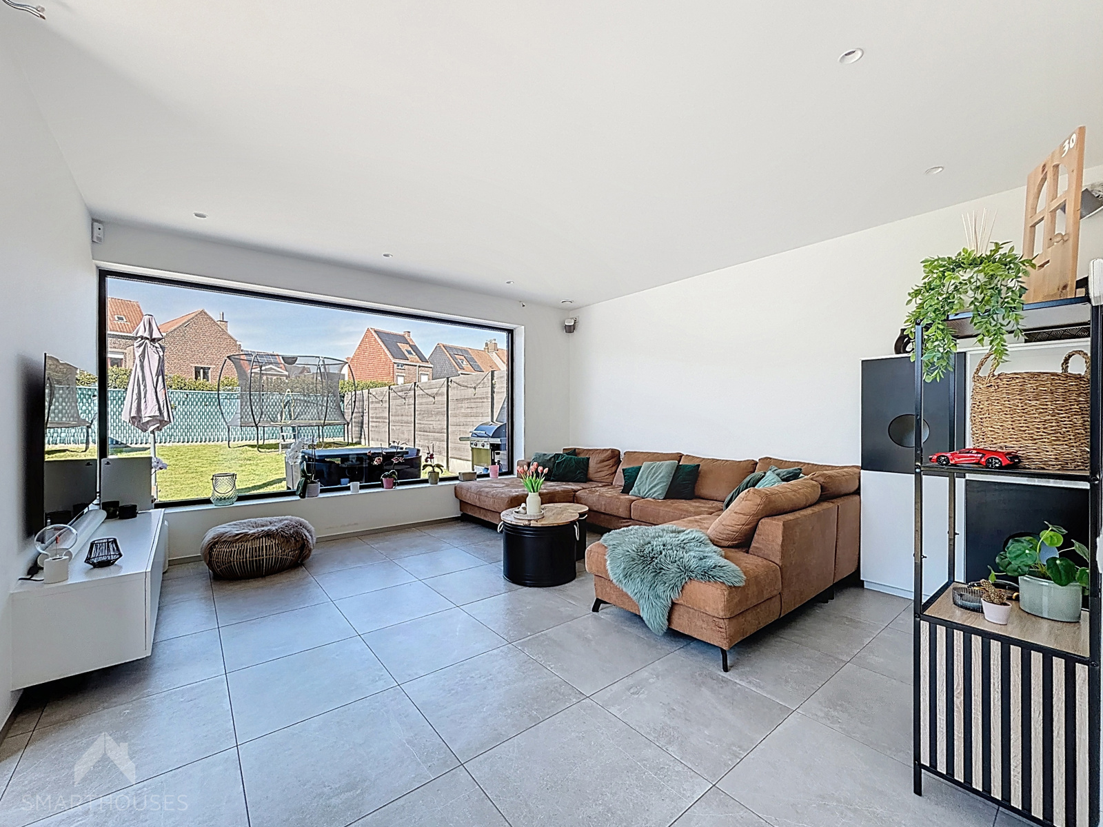 Recente halfopen woning met 3 slaapkamers en 2 badkamers - foto 4