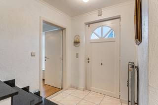 INSTAPKLARE, ZEER GOED ONDERHOUDEN KNAPPE GEZINSWONING MET RUIMTE VOOR VRIJ BEROEP / BUREEL, 3 SLAAPKAMERS, VEEL OPBERGRUIMTE EN GEZELLIGE TUIN...