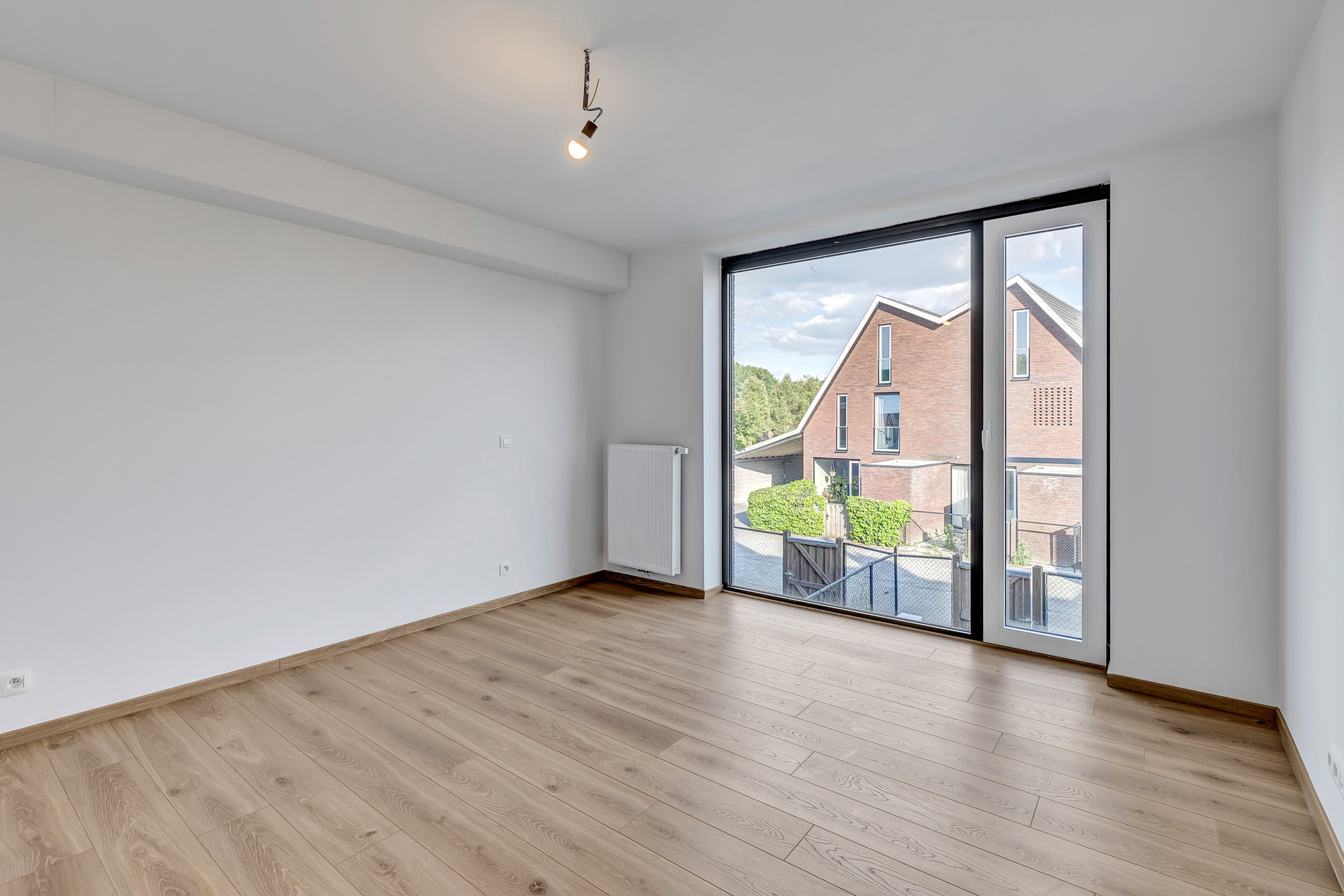 Volledig afgewerkte nieuwbouwwoning met 5 slaapkamers - foto 4