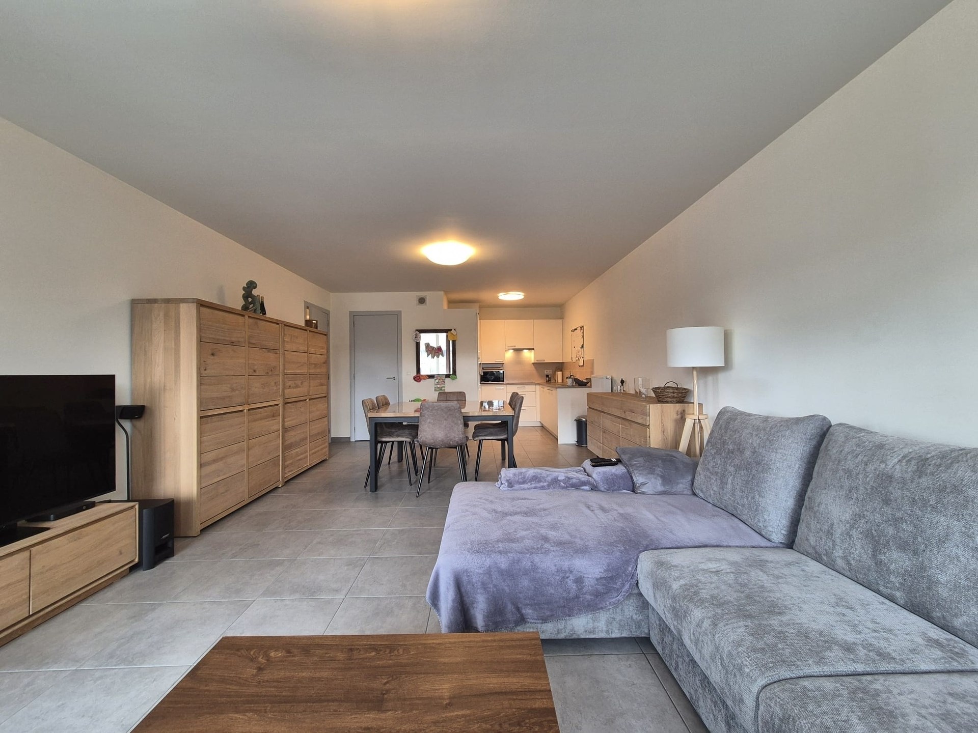 Modern gelijkvloers appartement met terras. - foto 3