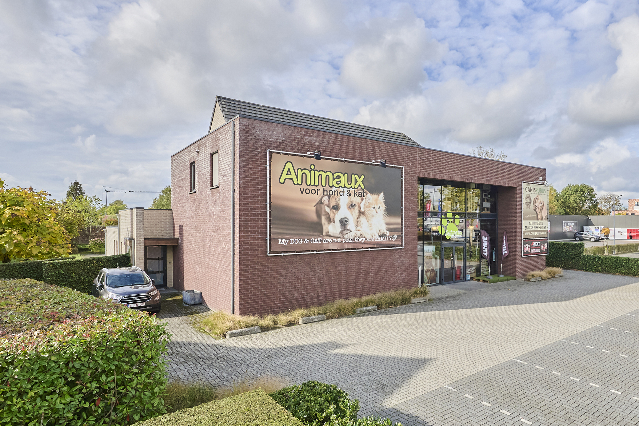 TE KOOP: handelspand met woonst op toplocatie in Bree - foto 2