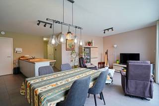 Dit nieuwbouwappartement, op de 1ste verdieping, situeert zich in de nieuwbouwresidentie ‘Hof van Cleemput’, nabij het centrum van Bornem...