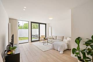 This bright and renovated family home with garden is located within walking distance of the center of Kontich. The house was completely renovated...