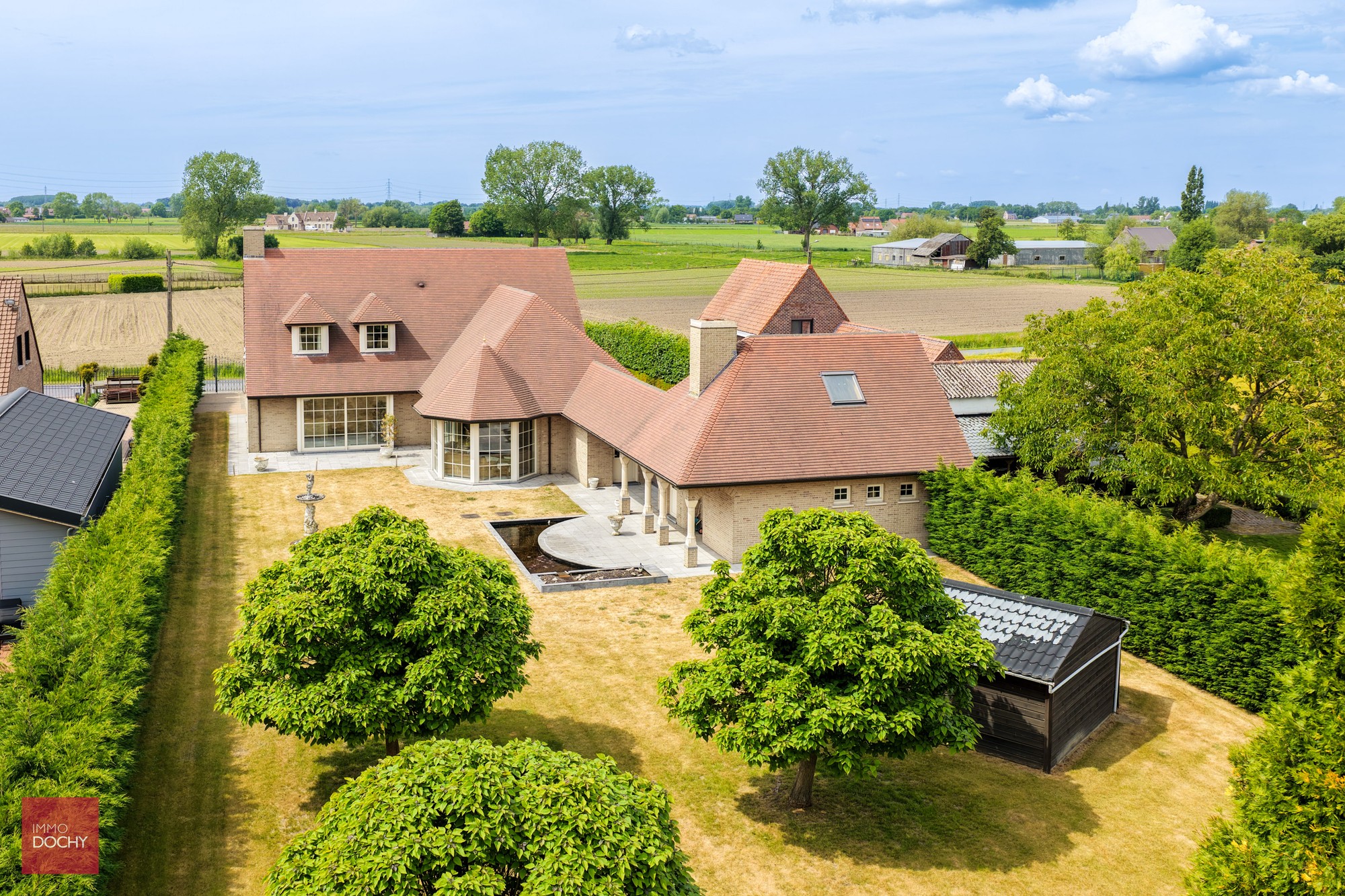 Standingvolle ruime villa met mooie materialen afgewerkt op goede ligging. - foto 1