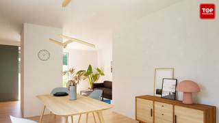 BEZOEKEN TER PLAATSE ZIJN REEDS MOGELIJK<br /><br />Exclusieve halfopen nieuwbouwwoning in volle opbouw – kies nog zelf jouw afwerking!<br /><br />In de rustige Sint-Laurentiuslaan, een van de meest gegeerde locaties van Oostakker, vinden we deze stijlvolle halfopen nieuwbouwwoning. Een perfecte mix van modern design, energiezuinig comfort en een zuidgerichte tuin die garant staat voor zon en licht.<br /><br />De woning zal casco klaar zijn tegen eind 2025, en volledig instapklaar tegen de zomer van 2026. Hoe vroeger je intekent, hoe meer invloed je zelf nog kan uitoefenen op de afwerking en inrichting.<br /><br />Troeven van de woning : <br /><br />- Duurzaam wonen: uitgerust met warmtepomp en vloerverwarming en 8 zonnepanelen (3520 WP) voor maximaal comfort en lage energiekosten.<br />- Drie ruime slaapkamers: ideaal voor gezinnen of om een extra bureau/hobbykamer te voorzien.<br />- Zuidgerichte tuin met terras: een groene oase waar je het hele jaar door van de zon geniet.<br />- Privéparkeerplaats via de oprit<br />- Licht en ruimte: grote raampartijen zorgen voor een aangename verbinding tussen de leefruimte en het terras en de tuin.<br />- Voorzien van een zolder met VASTE TRAP. Dit biedt extra mogelijkheden voor een volwaardige 4de slaapkamer of een extra multifunctionele ruimte. <br /><br />Een top ligging : <br /><br />- Toplocatie in de Gentse rand: rustige residentiële straat met vlotte verbinding naar de R4, E17 en E40.<br />- Alle voorzieningen nabij: winkels, bakkerij, supermarkten en scholen op wandel- en fietsafstand.<br />- Mobiliteit: uitstekende busverbindingen en station Gent-Dampoort vlot bereikbaar.<br />- Leefomgeving: groene zones, recreatiemogelijkheden en het bruisende Gent op slechts enkele minuten rijden.<br /><br />Een unieke kans voor de snelle beslisser: grijp nu je kans en bepaal mee de afwerking van jouw droomwoning in Oostakker.<br /><br />Het betreft een nieuwbouwwoning, 21% btw tarief op de constructie. De grondprijs in de totaalprijs bedraagt 180.500 EUR en valt onder registratierechten.<br /><br />Bel Top Vastgoed voor een bezoek op 0475 700 700.