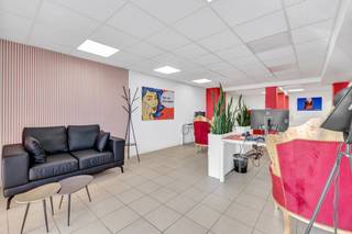 Voor meer info of een bezoek, bel 054 69 39 36 - Aan de stadsrand van Ninove bevindt zich deze interessante opbrengsteigendom, gelegen op...