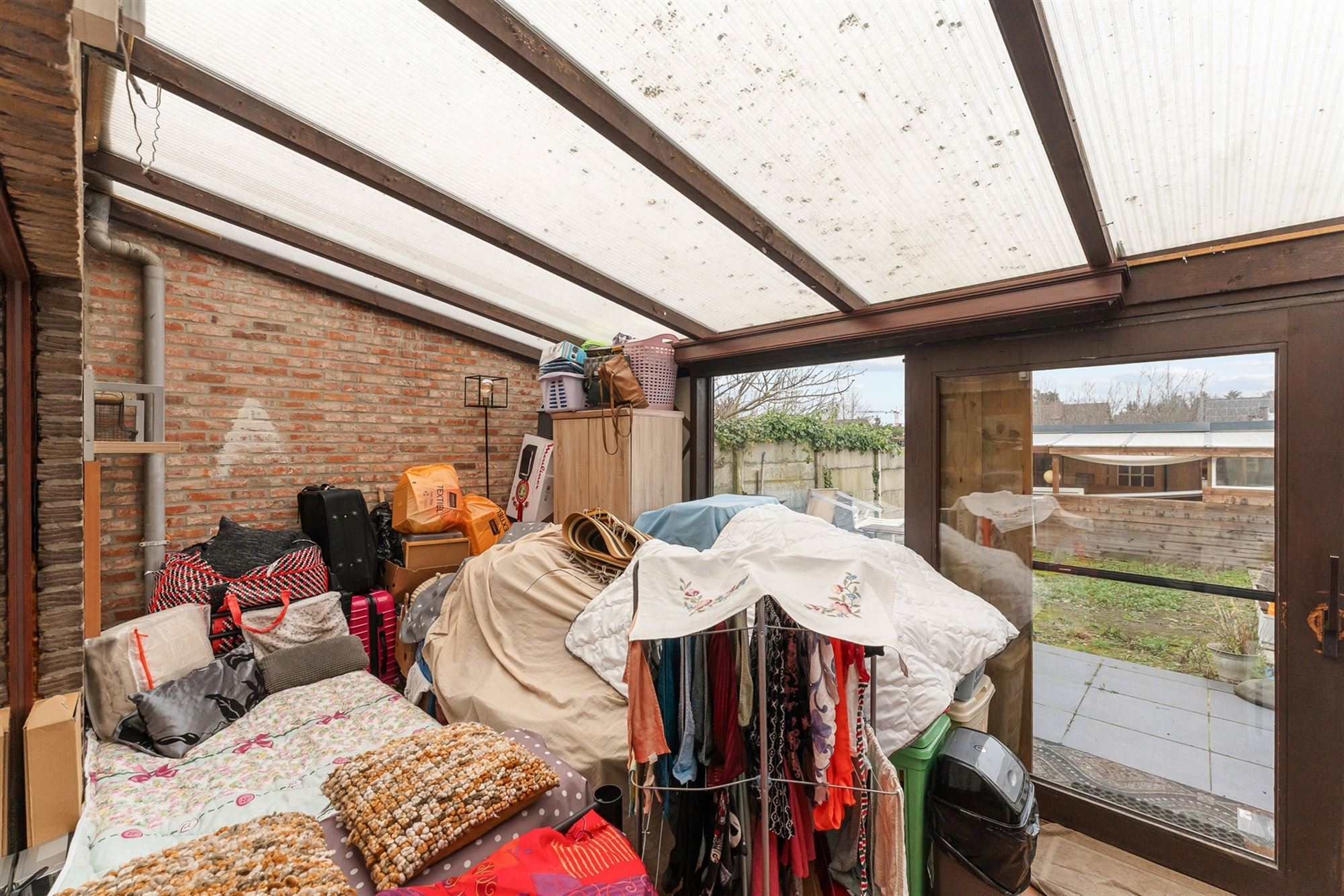 TE RENOVEREN WONING MET BOVENLIGGEND APPARTEMENT GELEGEN TE HEPPEN - foto 5