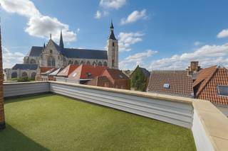 Lichtrijk 2-slaapkamer-appartement met prachtig terrasDit ruime appartement bevindt zich op de vierde verdieping/dakverdieping en is bereikbaar via...
