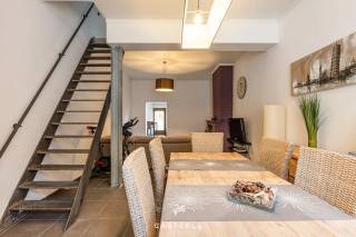 In de Jutestraat 69 vind je deze woning met een verrassend ruime indeling en tal van mogelijkheden om de woning volledig naar eigen smaak in...