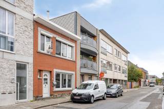 Leuke woning met enige opfrissingswerkenCetrale ligging nabij E19Scholen en supermarkt op wandelafstandWoning met veel potentieel...
