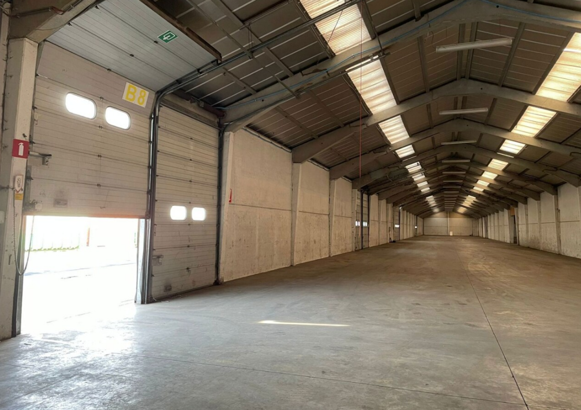 Logistiekte ruimte te huur met een oppervlakte van 1.410m². - foto 3