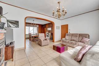 Voor meer info of een bezoek, bel 054 69 39 36 - Op een centrale locatie in Denderleeuw bevindt zich deze instapklare open bebouwing, gelegen op...