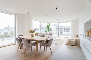 Welkom bij het nieuwbouwproject, gelegen aan de prachtige Leie in het bruisende centrum van Harelbeke. Dit unieke appartement biedt een...