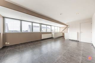Op een toplocatie aan de Nieuwstraat, pal in het bruisende centrum van Bornem, vinden we dit ruim en instapklaar appartement terug. Gelegen op...
