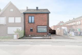 Te koop: ruime halfopen woning in Dendermonde, op een uitstekende locatie nabij scholen, winkels, openbaar vervoer en parken.Deze instapklare woning...