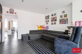 Als u op zoek bent naar een smaakvol gerenoveerd appartement op een rustige en toch centrale ligging, dan is dit uw kans! Gelegen in een kalme...